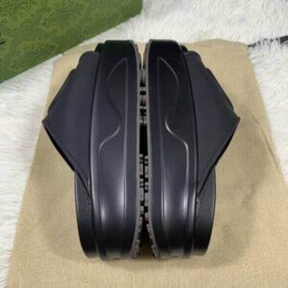 Gucci Women's Black Slide Sandals - Picture 2 of 5